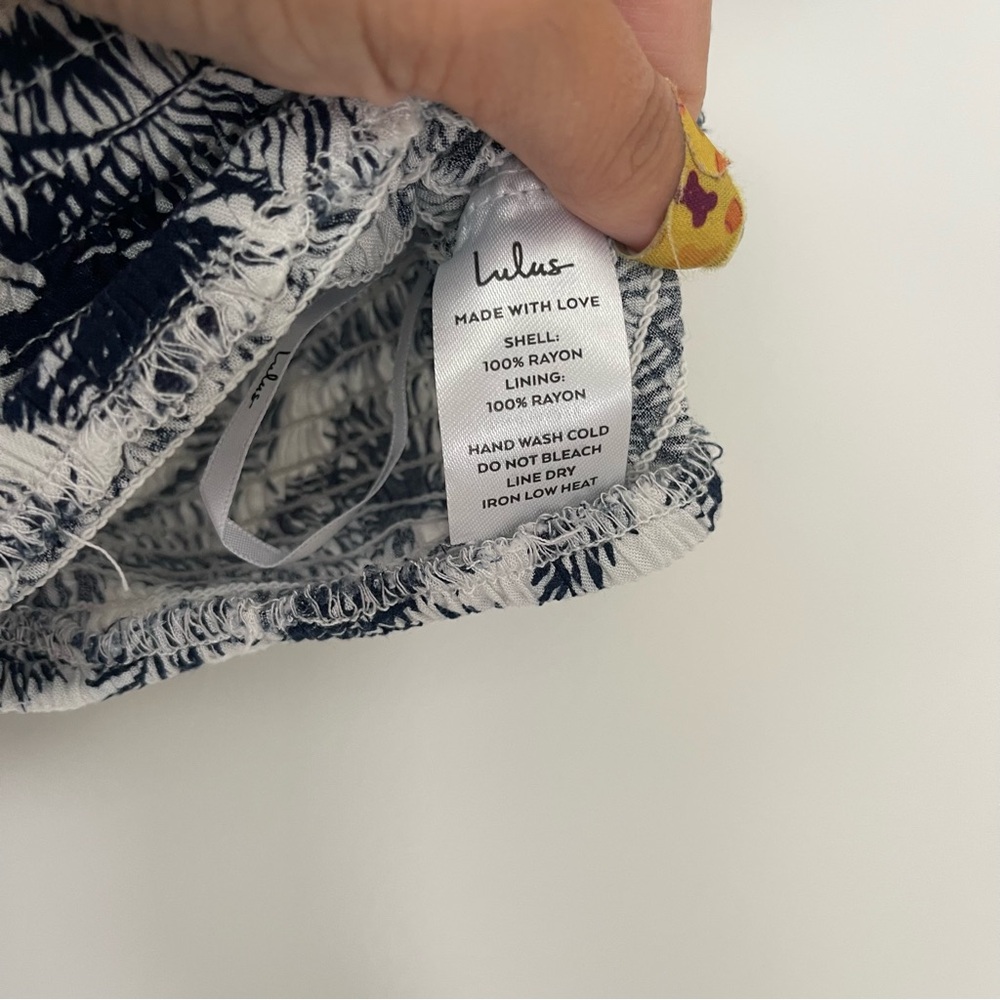 Lulus Navy Blue & White Tropical Print Smocked Off Shoulder Crop Top Size Medium - Picture 6 of 9